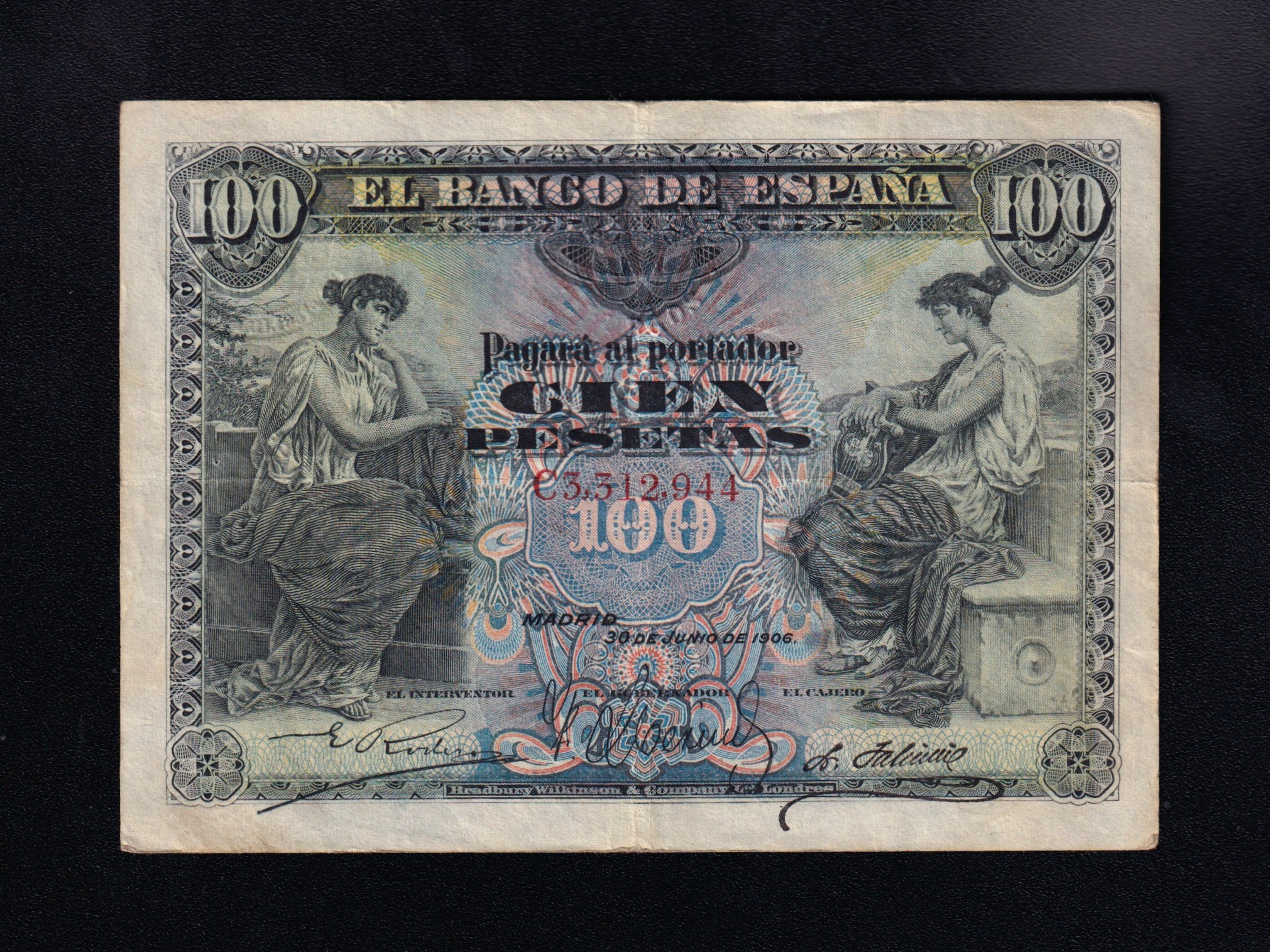 Hiraola's Product Image