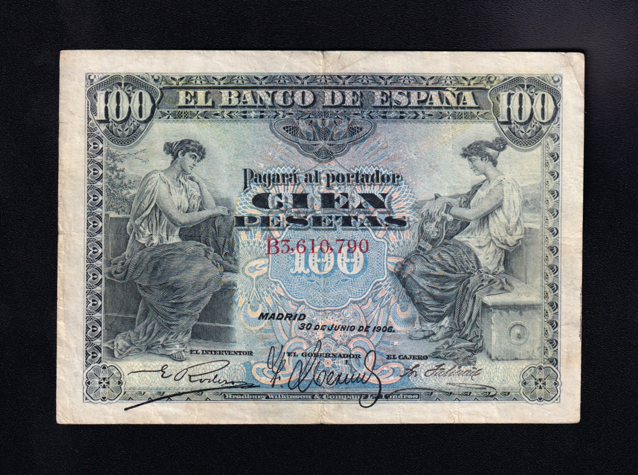 Hiraola's Product Image